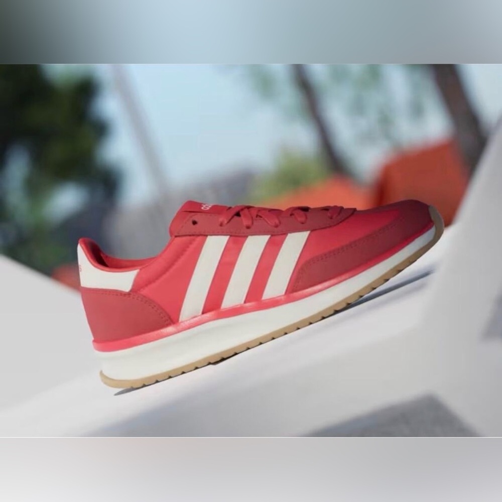 NEW ADIDAS RUN 70s 2.0 Women's 8 Pure
Ruby